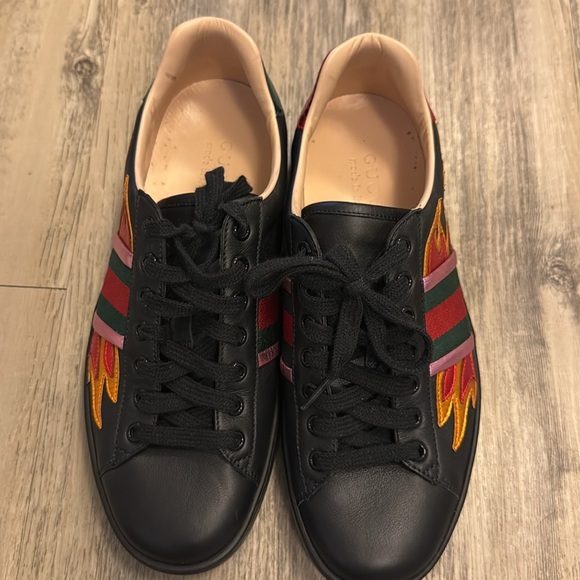 Men’s Gucci Sneaker - Picture 2 of 5